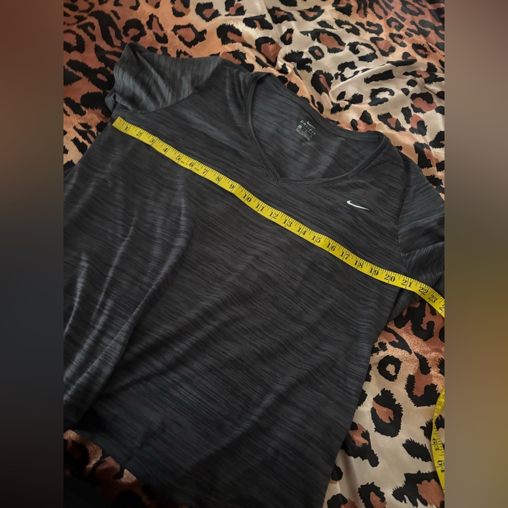 Nike‎ Women's Gray Dri-FIT Top - Picture 4 of 5